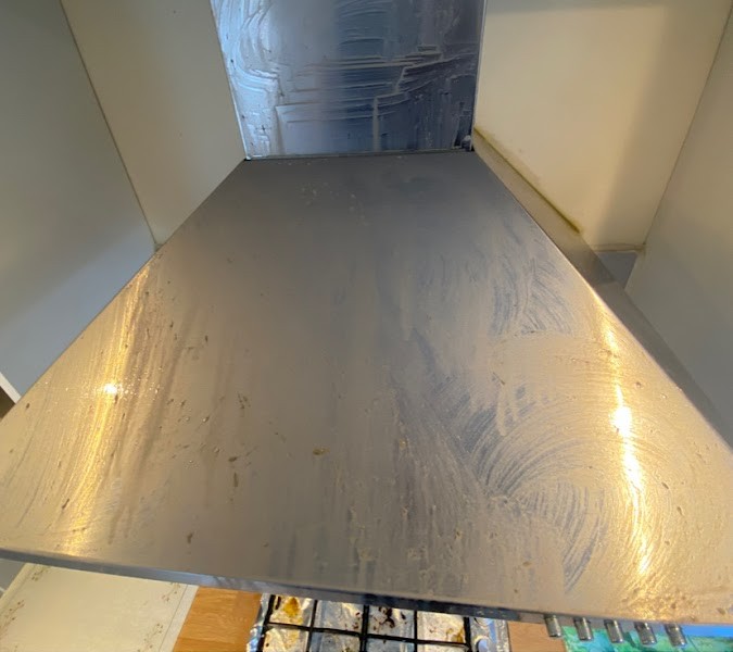 Cooker hood degreasing before and after comparison